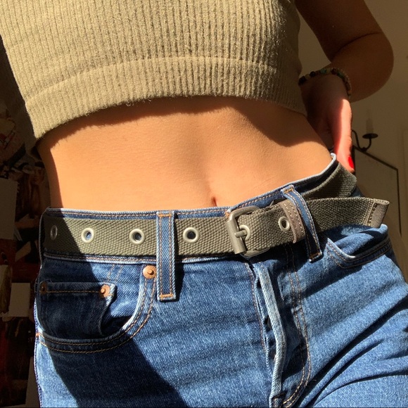 エッセンシャルズ 日本未入荷 Brandy Melville Green And Silver Grommet Belt 日本正規品 Theblindtigerslidell Com